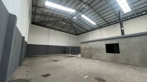 Depósito/Pavilhão com 750m² no bairro São Geraldo em Porto Alegre para Alugar