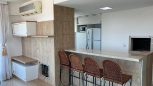 Apartamento com 75m², 2 dormitórios no bairro Três Figueiras em Porto Alegre para Alugar