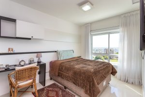 Apartamento com 75m², 2 dormitórios no bairro Três Figueiras em Porto Alegre para Alugar