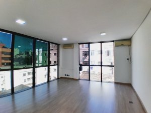 Salas/Conjuntos com 29m² no bairro Moinhos de Vento em Porto Alegre para Alugar