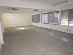 Galpão com 1.000m² no bairro São João em Porto Alegre para Alugar