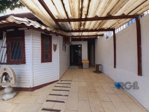 Casa com 83m², 2 dormitórios no bairro São Geraldo em Porto Alegre para Comprar