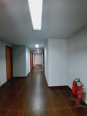 Prédio Comercial com 530m² no bairro Navegantes em Porto Alegre para Alugar