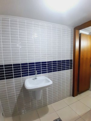 Prédio Comercial com 530m² no bairro Navegantes em Porto Alegre para Alugar