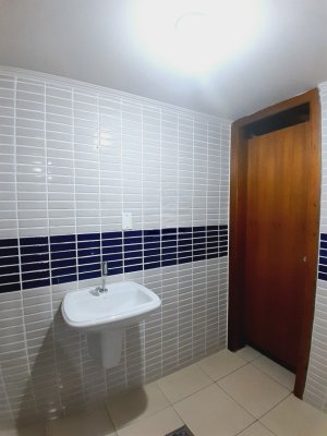 Prédio Comercial com 530m² no bairro Navegantes em Porto Alegre para Alugar