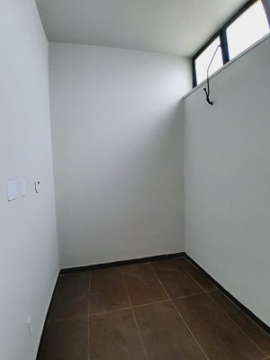 Prédio Comercial com 530m² no bairro Navegantes em Porto Alegre para Alugar