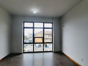 Prédio Comercial com 530m² no bairro Navegantes em Porto Alegre para Alugar