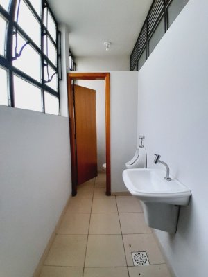 Prédio Comercial com 530m² no bairro Navegantes em Porto Alegre para Alugar