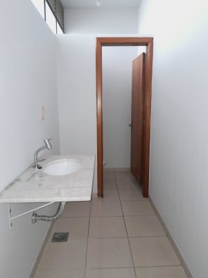 Prédio Comercial com 530m² no bairro Navegantes em Porto Alegre para Alugar