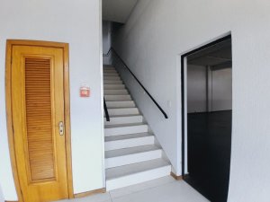 Prédio Comercial com 530m² no bairro Navegantes em Porto Alegre para Alugar