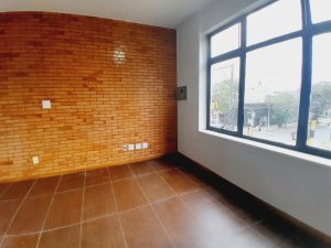 Prédio Comercial com 530m² no bairro Navegantes em Porto Alegre para Alugar