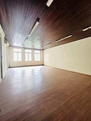 Prédio Comercial com 846m² no bairro Centro Histórico em Porto Alegre para Alugar