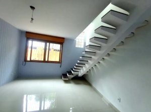Casa Comercial com 252m² no bairro Navegantes em Porto Alegre para Alugar