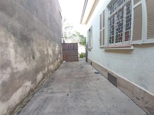 Casa comercial com 180m² no bairro Floresta em Porto Alegre para Alugar