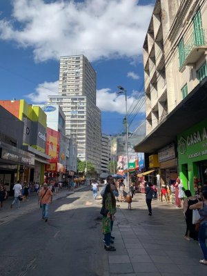 Loja com 400m² no bairro Centro Histórico em Porto Alegre para Alugar