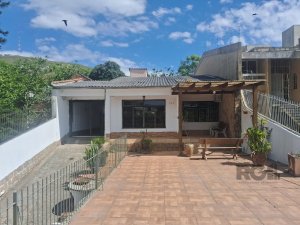 Casa com 88m², 3 dormitórios no bairro Glória em Porto Alegre para Comprar
