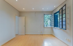 Casa comercial com 240m² no bairro Moinhos de Vento em Porto Alegre para Alugar