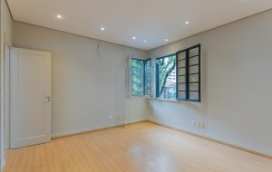 Casa comercial com 240m² no bairro Moinhos de Vento em Porto Alegre para Alugar