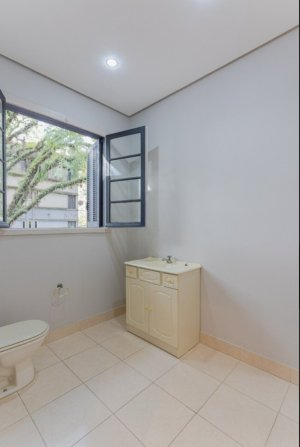 Casa comercial com 240m² no bairro Moinhos de Vento em Porto Alegre para Alugar