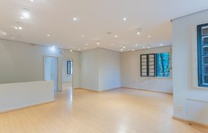 Casa comercial com 240m² no bairro Moinhos de Vento em Porto Alegre para Alugar