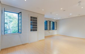 Casa comercial com 240m² no bairro Moinhos de Vento em Porto Alegre para Alugar