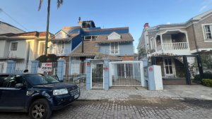 Casa com 500m², 4 dormitórios no bairro Auxiliadora em Porto Alegre para Alugar