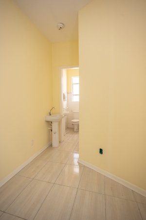 Salas/Conjuntos com 40m² no bairro Centro Histórico em Porto Alegre para Alugar