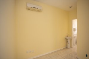 Salas/Conjuntos com 40m² no bairro Centro Histórico em Porto Alegre para Alugar