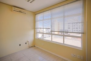 Salas/Conjuntos com 40m² no bairro Centro Histórico em Porto Alegre para Alugar