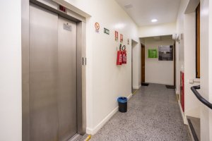 Salas/Conjuntos com 40m² no bairro Centro Histórico em Porto Alegre para Alugar