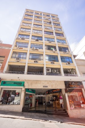 Salas/Conjuntos com 40m² no bairro Centro Histórico em Porto Alegre para Alugar