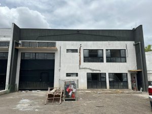 Depósito/Pavilhão com 750m² no bairro Sarandi em Porto Alegre para Alugar