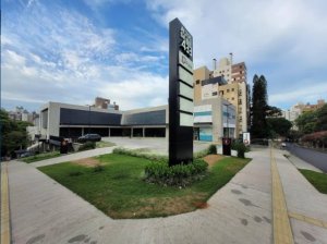 Loja com 750m² no bairro Petrópolis em Porto Alegre para Alugar