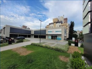 Loja com 750m² no bairro Petrópolis em Porto Alegre para Alugar
