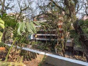 Prédio Comercial com 300m² no bairro Moinhos de Vento em Porto Alegre para Alugar