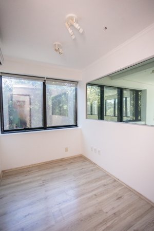 Salas/Conjuntos com 48m² no bairro Petrópolis em Porto Alegre para Alugar