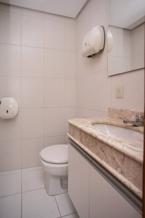 Salas/Conjuntos com 48m² no bairro Petrópolis em Porto Alegre para Alugar