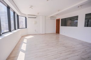Salas/Conjuntos com 48m² no bairro Petrópolis em Porto Alegre para Alugar
