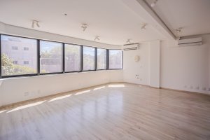 Salas/Conjuntos com 48m² no bairro Petrópolis em Porto Alegre para Alugar