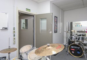 Casa comercial com 250m² no bairro Rio Branco em Porto Alegre para Alugar