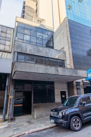 Prédio Comercial com 360m² no bairro Centro Histórico em Porto Alegre para Alugar