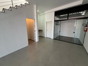 Loja com 115m² no bairro Navegantes em Porto Alegre para Alugar