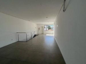 Loja com 115m² no bairro Navegantes em Porto Alegre para Alugar