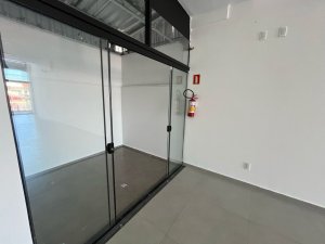 Loja com 115m² no bairro Navegantes em Porto Alegre para Alugar