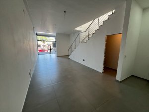 Loja com 115m² no bairro Navegantes em Porto Alegre para Alugar