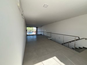 Loja com 115m² no bairro Navegantes em Porto Alegre para Alugar