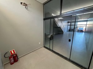 Loja com 115m² no bairro Navegantes em Porto Alegre para Alugar