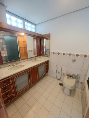 Cobertura com 183m², 3 dormitórios no bairro Santana em Porto Alegre para Alugar