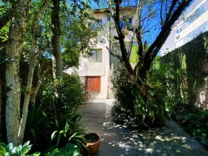 Casa com 270m², 3 dormitórios no bairro Petrópolis em Porto Alegre para Alugar