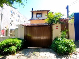 Casa com 270m², 3 dormitórios no bairro Petrópolis em Porto Alegre para Alugar
